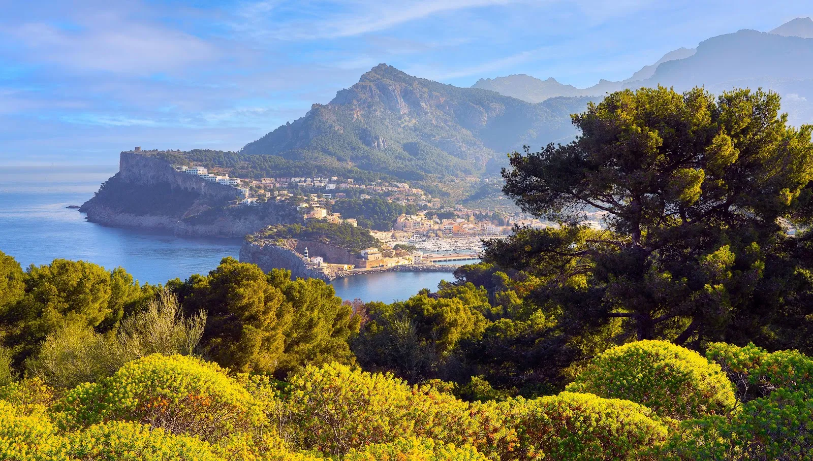 Scenic Coastal Bay in Mallorca - Landscape Photography 5K Wallpaper (5846x3316)
