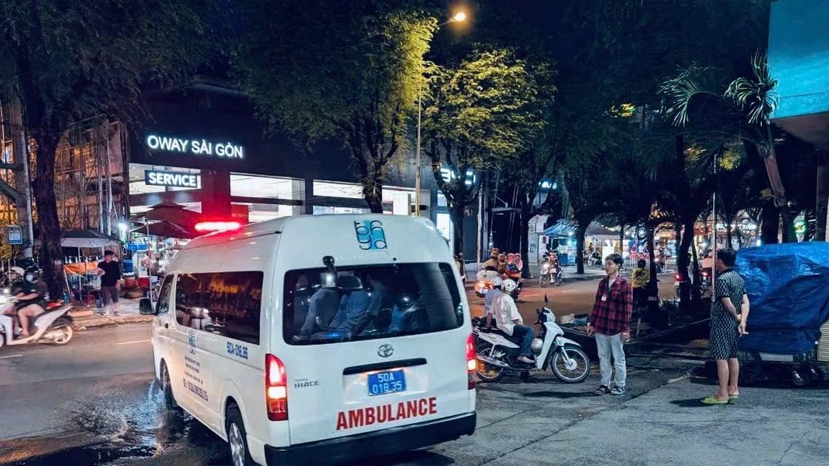 [Clip]: Xe vận chuyển tim hiến tặng 'lao như gió' giữa phố giờ cao điểm - Báo Tiền Phong