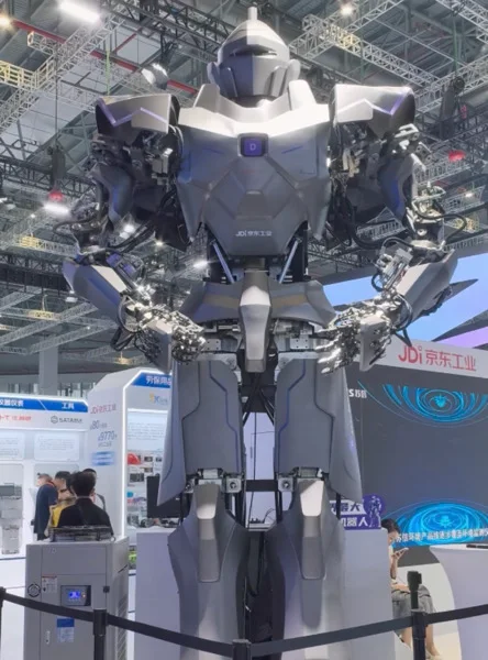 China's NeodraDynamics Unveils Neo1, a 13-Foot Hydraulic Humanoid Robot Built for Heavy Industry
