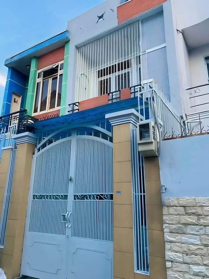 NHÀ ĐẸP (64m2) - HẺM 4M -  LẠC LONG QUÂN - P.HOÀ BÌNH, QUẬN 11