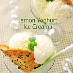 Công đoạn cuối cùng là để hỗn hợp trong ngăn đá khoảng 2-3 tiếng là có kem ăn rồi. Múc kem ra ly và thưởng thức cùng bánh quế cũng ngon lắm đấy!