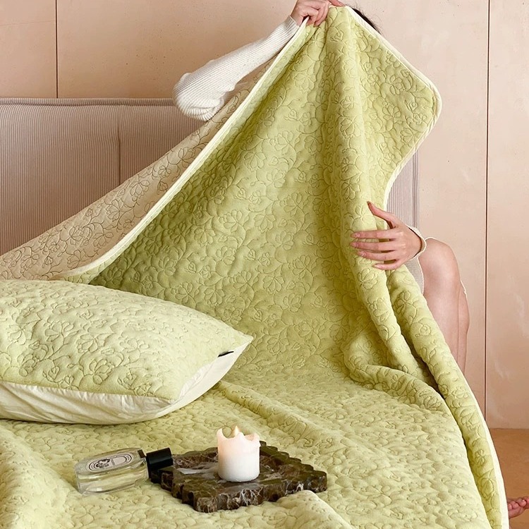 Romantische Tagesdecke, Milchfleece, floral