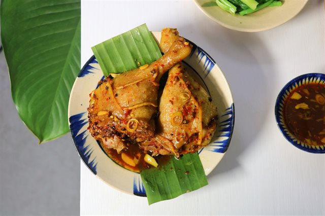 Đùi Vịt Hấp Ngũ Vị