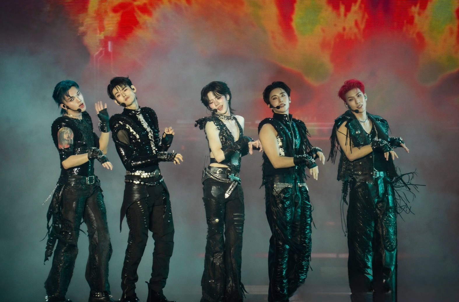 “PERSES UNCENSORED CONCERT” ปลดล็อกทุกตัวตนแบบไม่มีกั๊ก!  5 หนุ่ม PERSES โชว์ศักยภาพรอบด้าน จัดเต็มทุกโชว์สุดพลัง เปิดทุกมุมที่ไม่เคยเห็น ภาพที่ 25