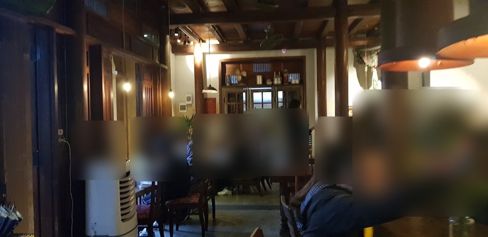 콩카페 내부 좌석