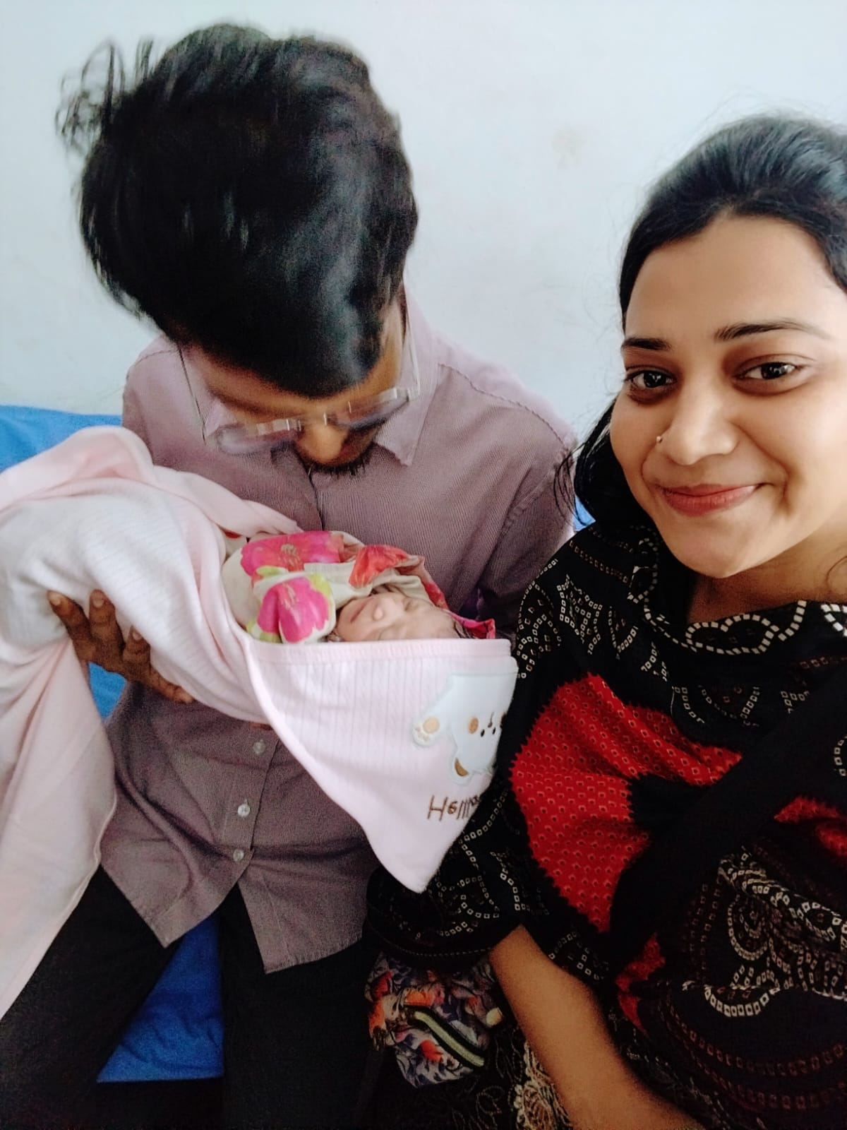 খালামনি আর বাবা: ভালোবাসার, এই ছবিগুলো তোমার জন্মের পর থেকে শুরু হওয়া ভালোবাসার গল্পের এক একটা পাতা।