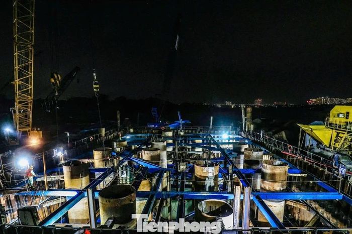 Hơn 440 người 'xuyên đêm' tăng tốc cho dự án cầu Trần Hưng Đạo - Báo Tiền Phong