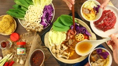 Thịt bò rất nhiều dinh dưỡng và cách làm lẩu bò sa tế cũng đơn giản. Cùng làm ngay nồi lẩu bò sa tế cay nồng đậm vị này vào dịp cuối tuần sắp tới nhé, vừa để mọi người quây quần bên nhau vừa nạp thêm năng lượng cho cả gia đình.