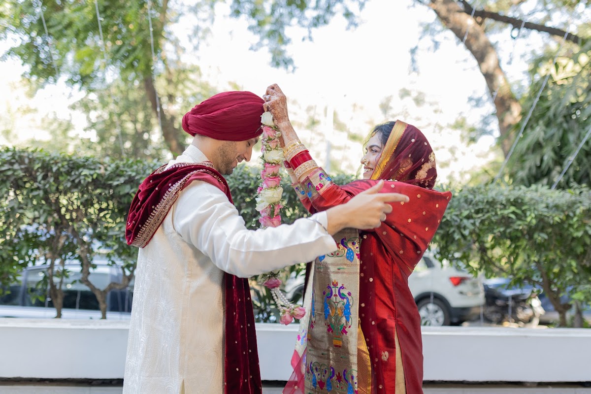 Weddings · 44 frame 19