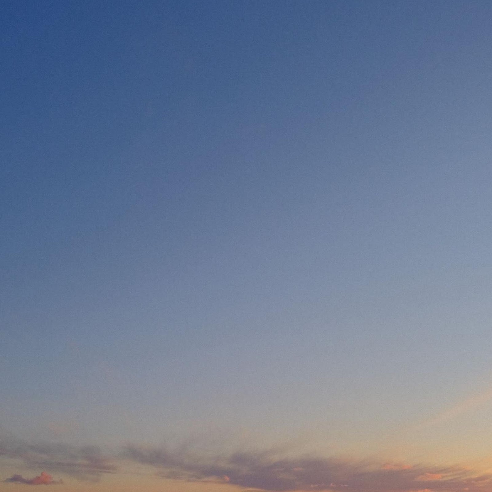 Download Beach Waves At Golden Sunset 2K iPhone