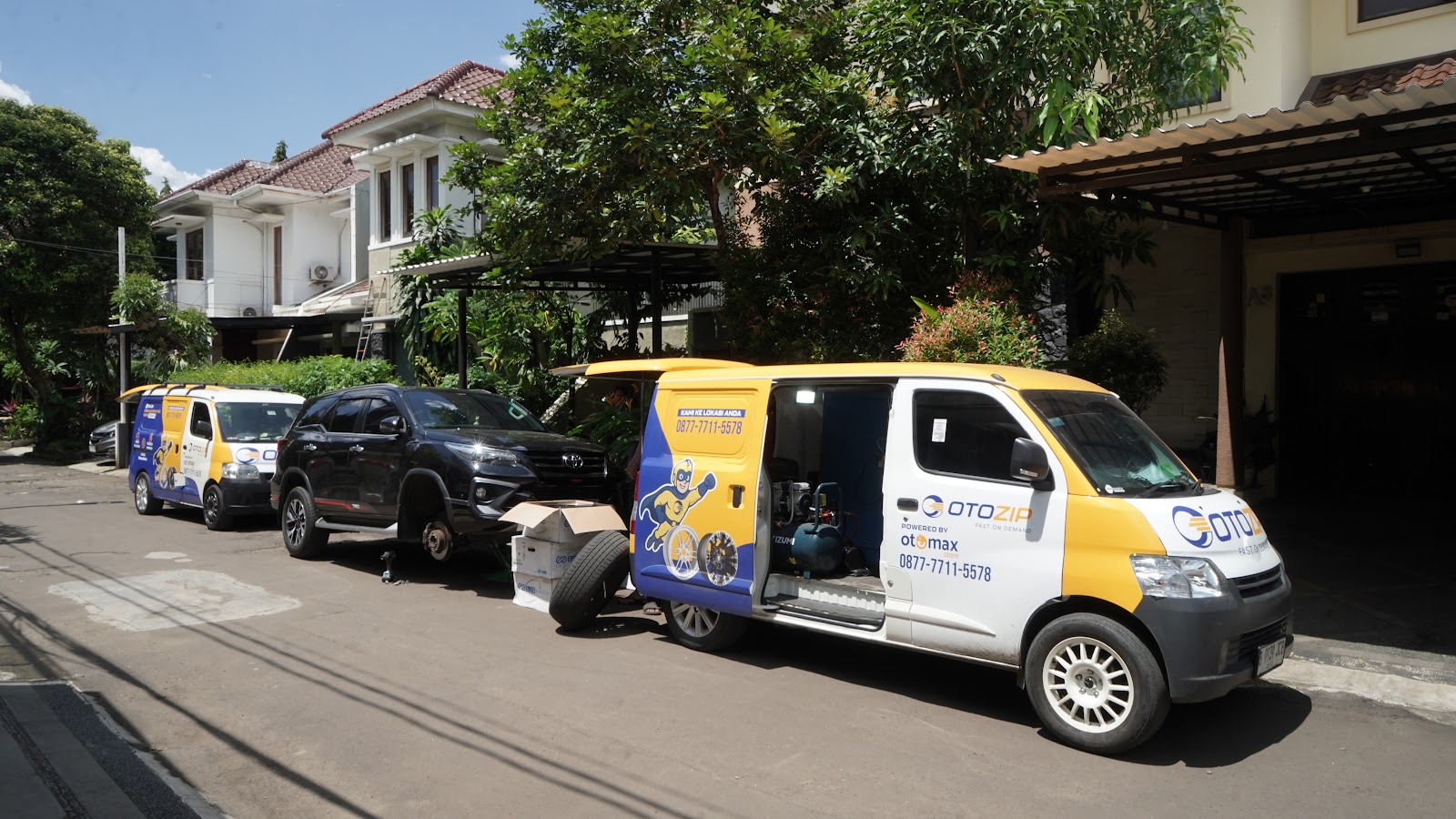Dokumentasi Penanganan Darurat Lapangan Otomax x Otozip - Tambal Ban Mobil Panggilan 24 Jam Area Padel Puri Indah Jakarta Barat