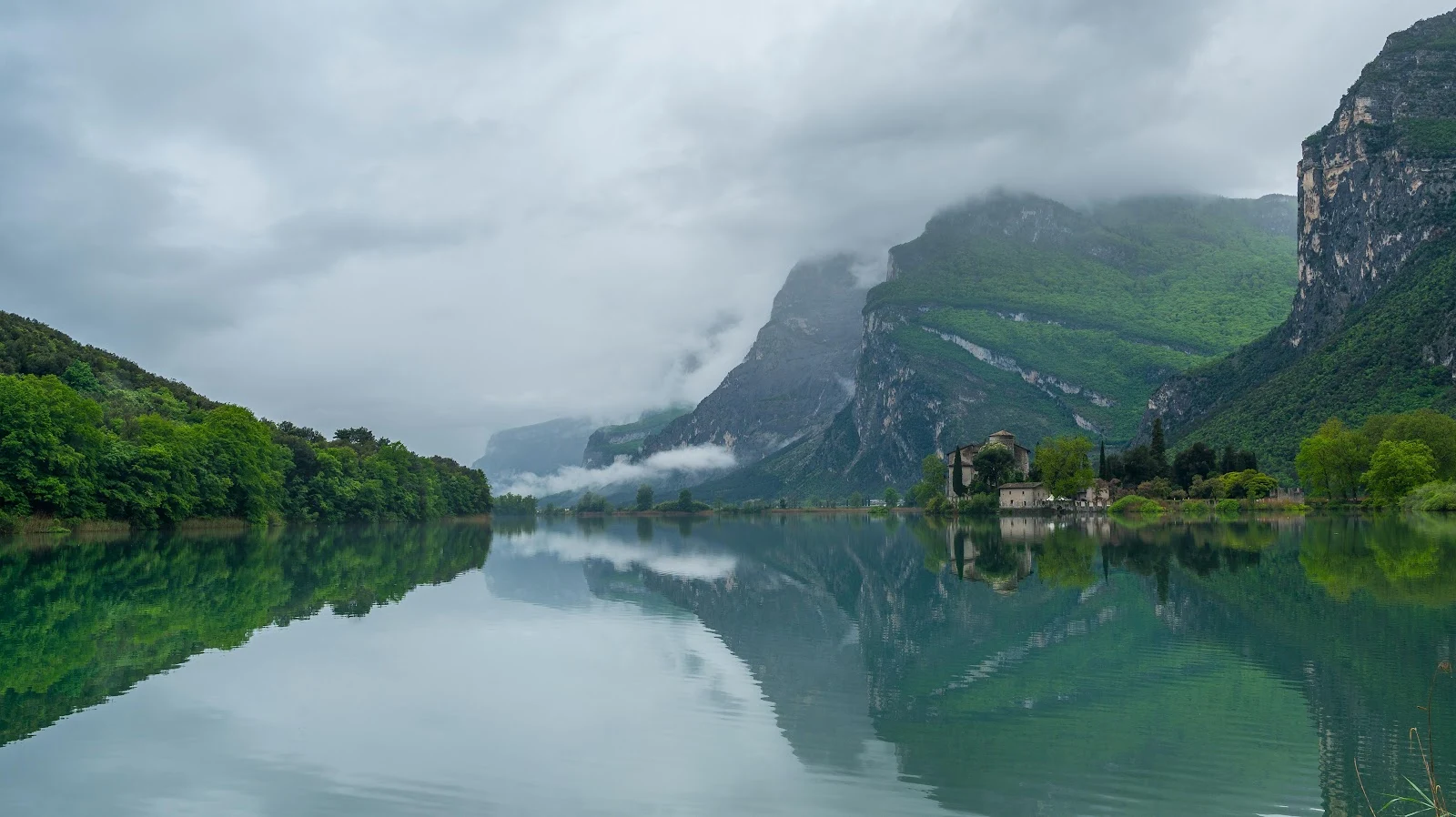 Lake Toblino Mountain Reflection - Landscape Photography 5K Wallpaper (5470x3071)