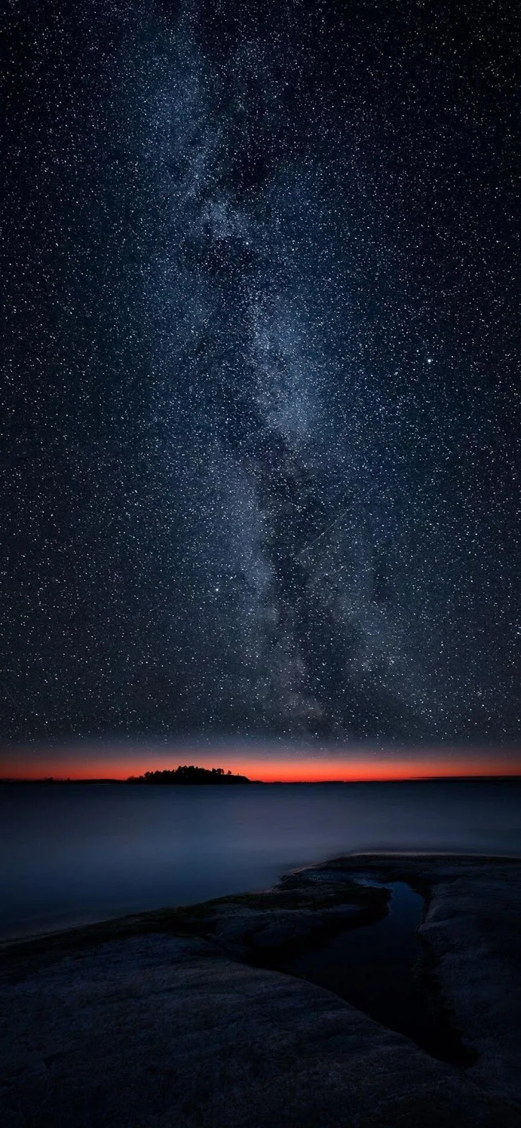 Milky Way Over Ocean Horizon - Nightscape Photography Full HD iPhone Wallpaper (1090x2360)