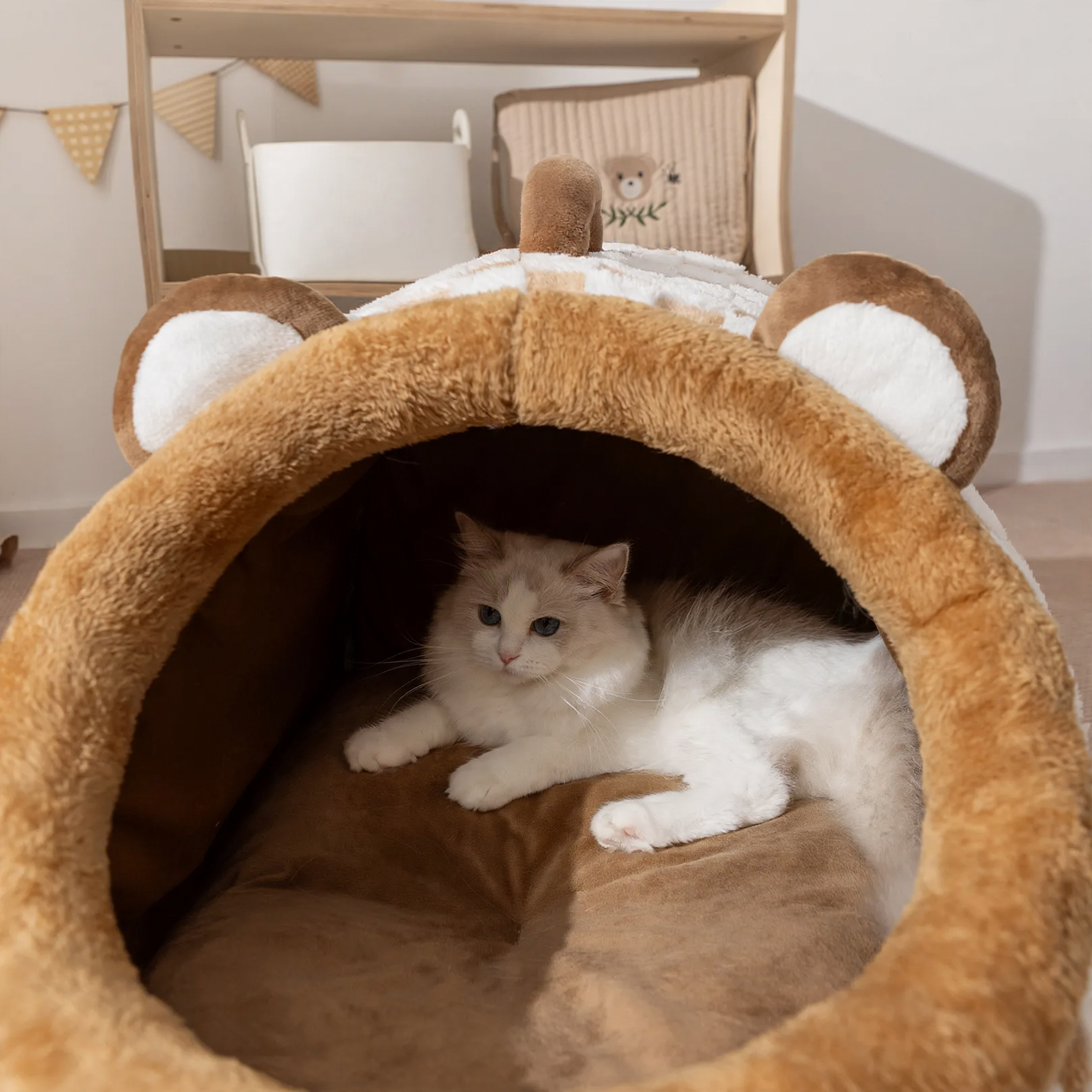 Semi-open cat bed with carrying handle, warm