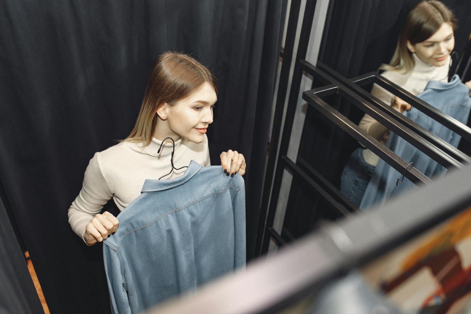 Customers happily shopping in a sleek, futuristic retail store, benefiting from seamless AI virtual try-on fashion solutions.