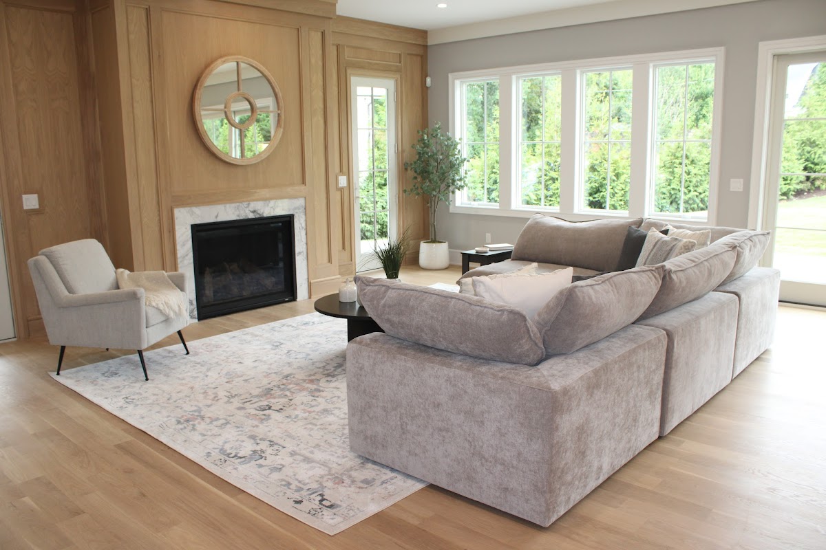 Living/Family Rooms image