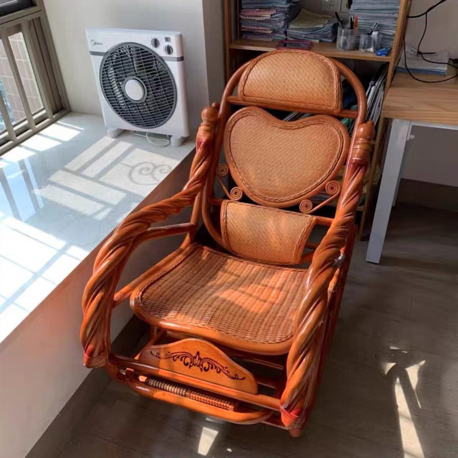Schaukelstuhl aus Rattan, Landhausstil