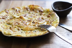 Bánh pancake khoai tây hành với hương vị bùi béo, thơm ngon và hấp dẫn ăn cùng tương ớt sẽ rất tuyệt đấy. Bạn có thể làm món này để ăn cùng cơm hoặc làm món ăn vặt ăn không đấy.
