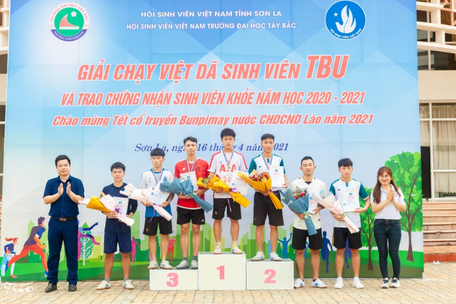 Hội Sinh viên tổ chức Giải chạy việt dã sinh viên TBU và trao chứng nhận “Sinh viên khỏe” năm học 2020 - 2021