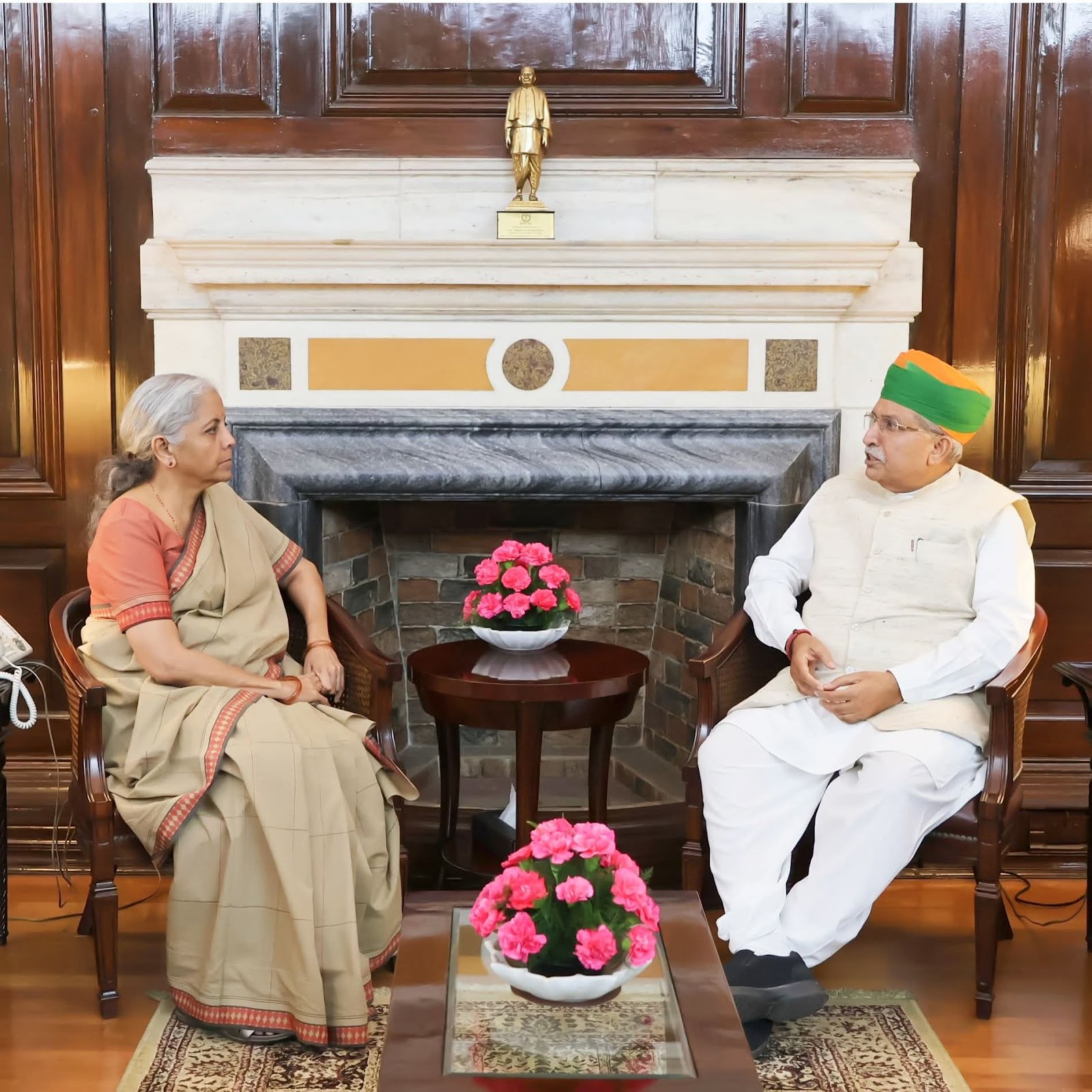 माननीय केंद्रीय वित्त एवं कॉर्पोरेट कार्य मंत्री श्रीमती निर्मला सीतारमण जी को जन्मदिन की हार्दिक बधाई एवं शुभकामनाएं।  ईश्वर से प्रार्थना है कि आपको उत्तम स्वास्थ्य, सुदीर्घ एवं सुयशपूर्ण जीवन की प्राप्ति हो।  Nirmala Sitharaman