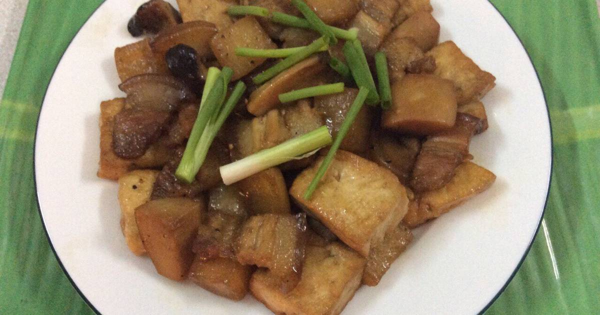 Củ cải kho đậu phụ và thịt ba chỉ