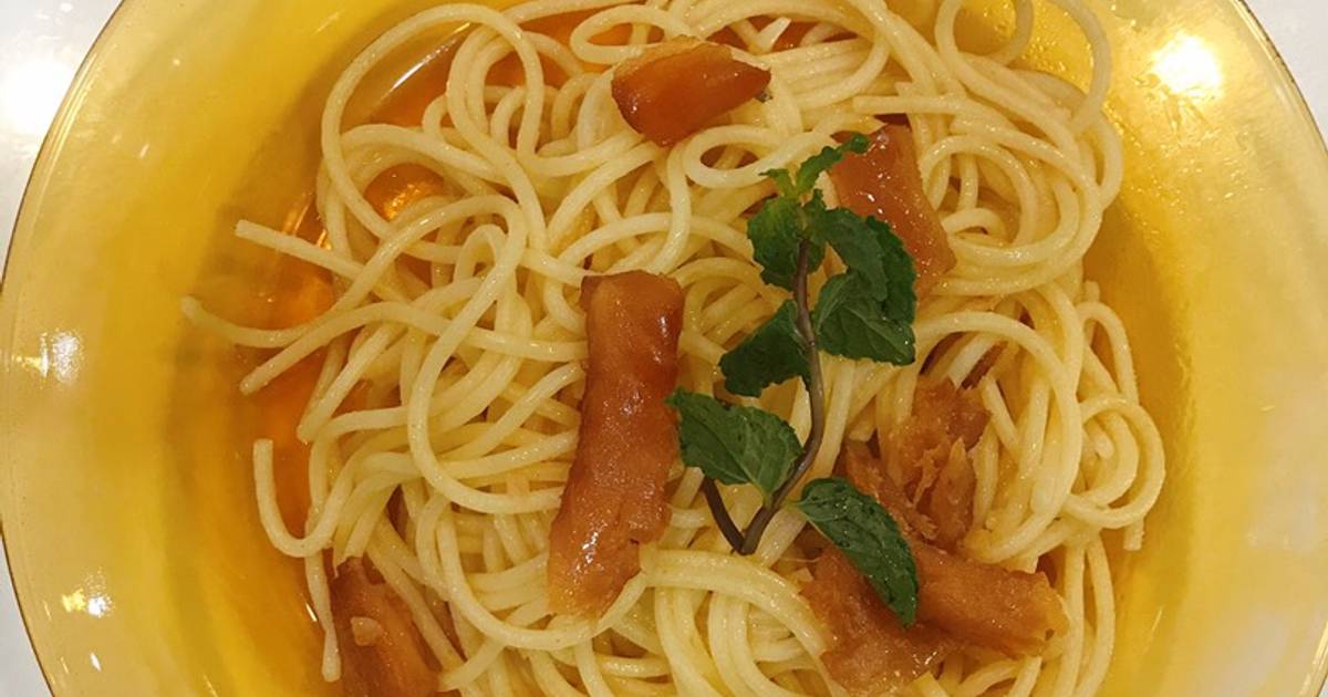 Mì ý xào cá hồi xông khói