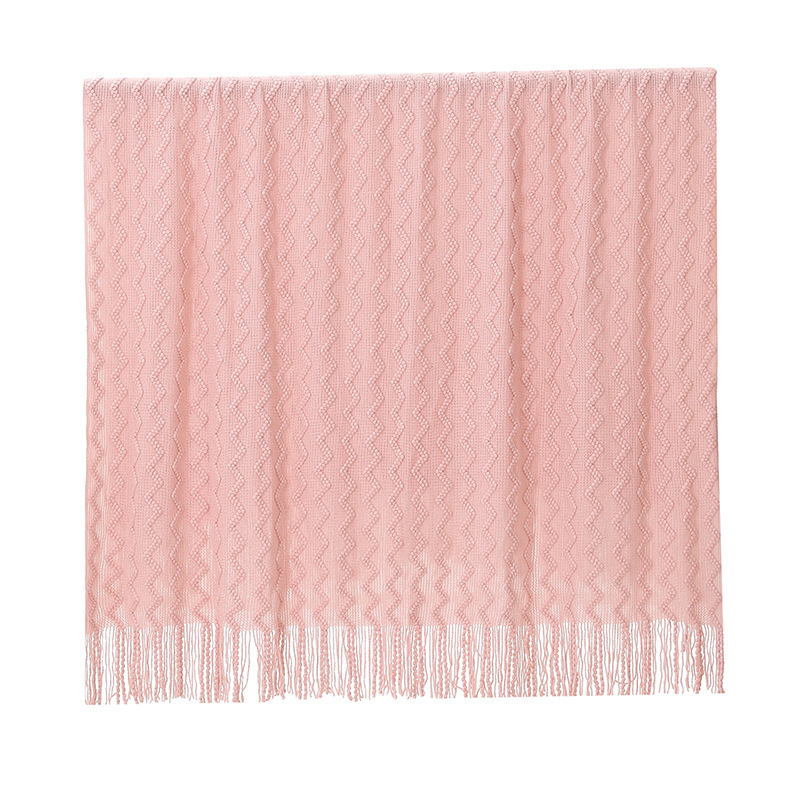 Gestrickte Sofadecke mit Wellenmuster