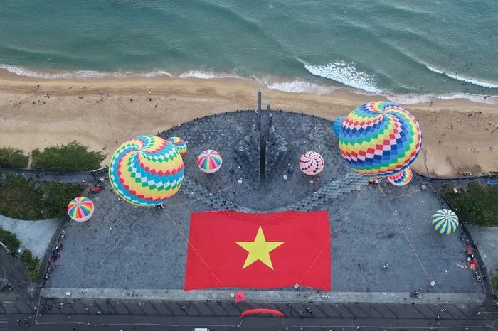 Rực rỡ ngày hội khinh khí cầu ở Đắk Lắk - Báo Sài Gòn Giải Phóng