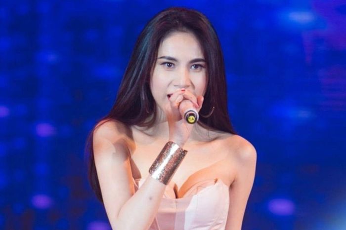 Mạng xã hội 'dậy sóng' với ca sĩ Thủy Tiên - Tạp chí SaoStar