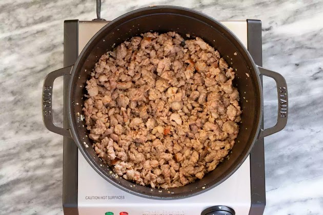 cuire la saucisse italienne jusqu'à ce qu'elle soit dorée