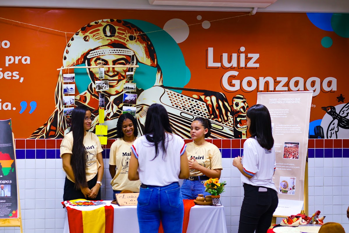 Registro de atividade educativa e cultural em Mairi