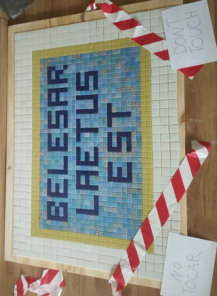 Creación dun mosaico con azulexos, unha obra de arte para o colexio