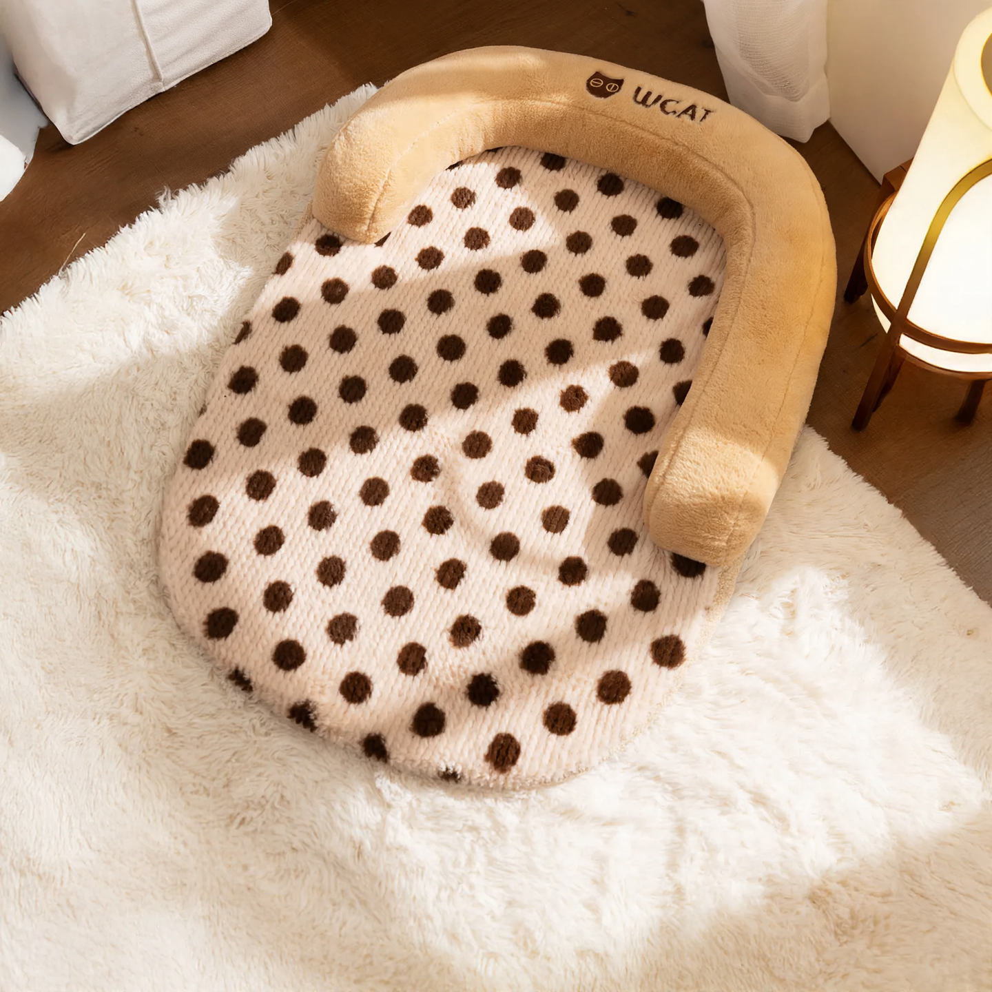U-shaped cuddle cushion for dogs and cats