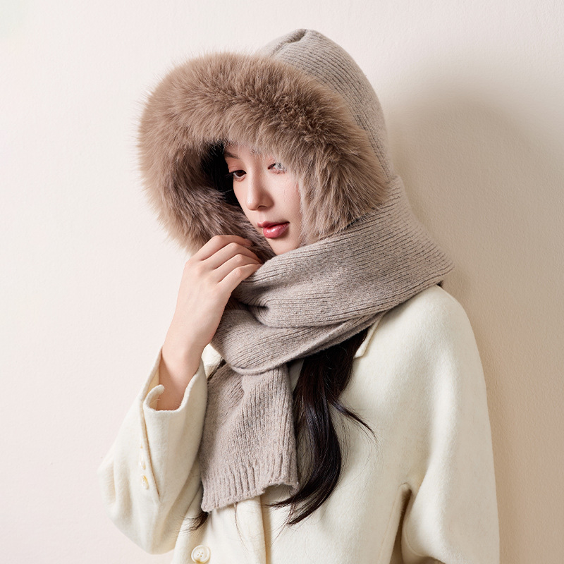 Women's set of hat and scarf, lined