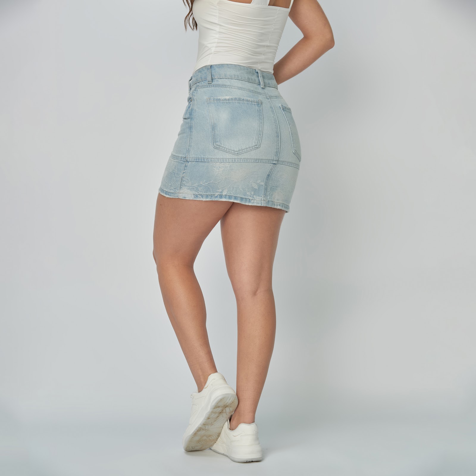Falda dama rígida con pretina asimétrica y flores bordadas, color Azul claro - Vista 7