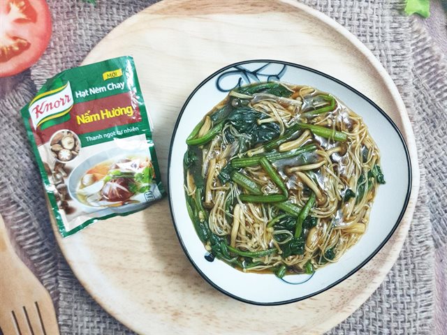 Cải Bó Xôi Sốt Nấm Kim Châm Chay