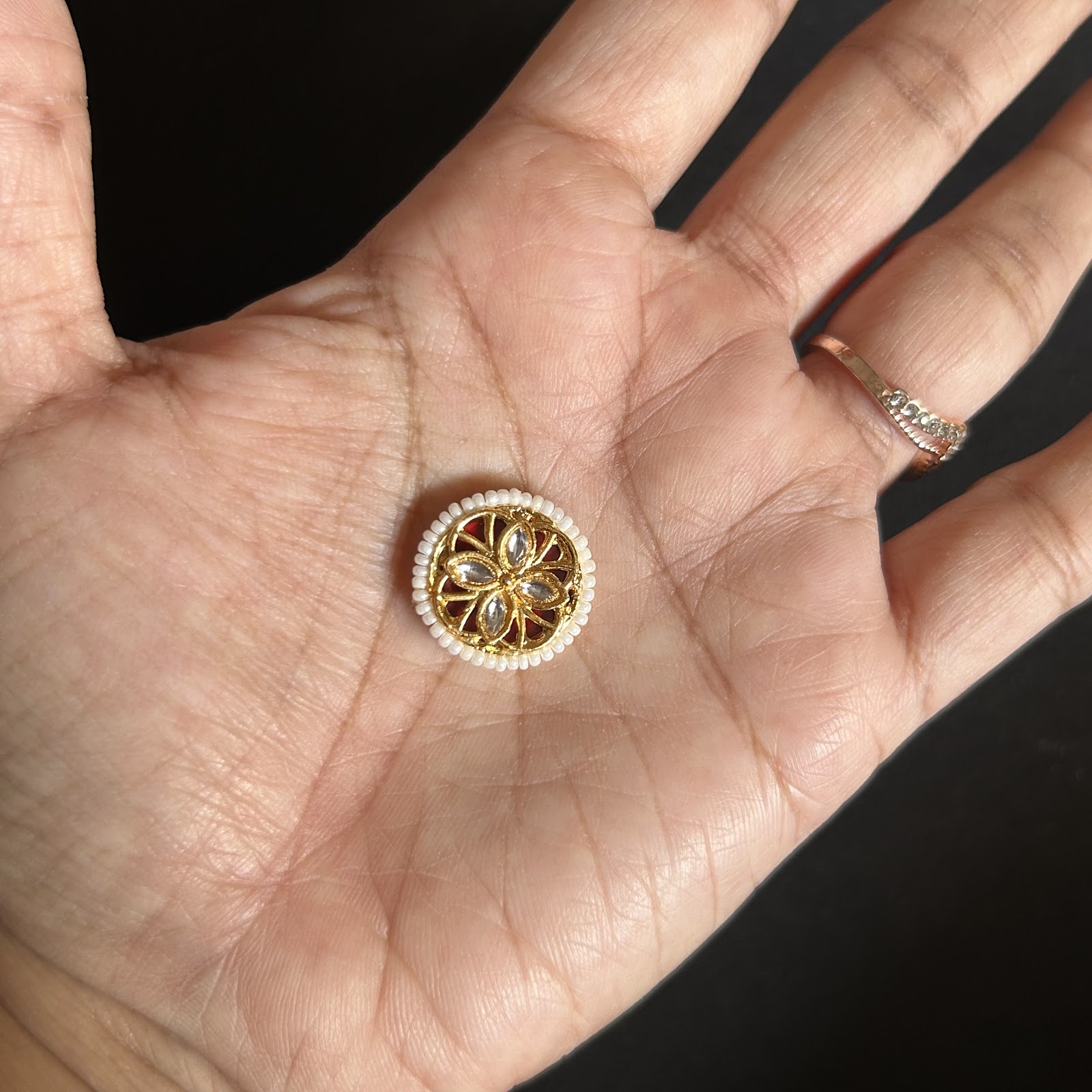 Red moti White Kundan pendent pack of 1