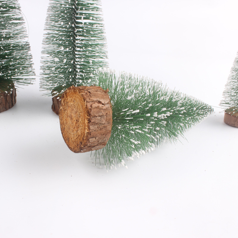 Mini-Weihnachtsbaum aus Kiefernnadeln