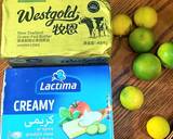 Nhà mình hết cream cheese và không mua được chanh vàng nên dùng phô mai và quất (tắc) thay thế.