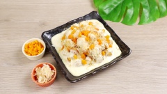 Trứng cút chiên bùi bùi, dai dai chấm ngập xốt phô mai béo ngậy thêm chút mặn mặn của trứng muối và chà bông rất ngon miệng. Nếu là một người yêu thích bộ ba xốt phô mai, chà bông, trứng muối thì bạn không nên bỏ qua công thức này nhé!