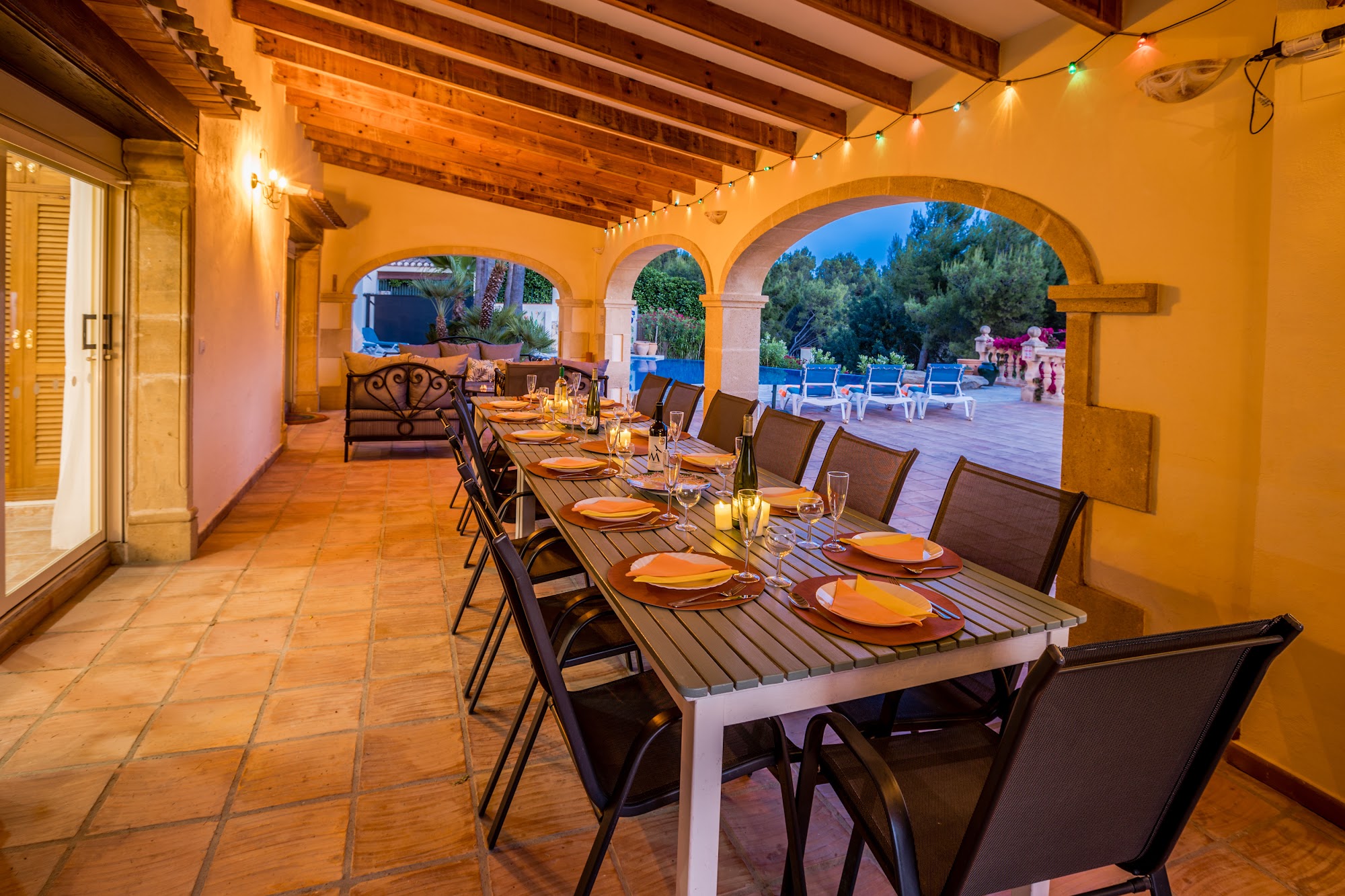 Covered outdoor dining for large groups
