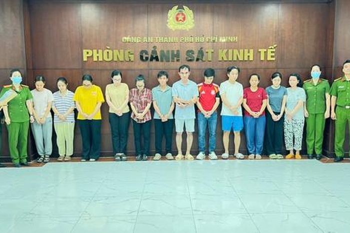 Công an TPHCM khám xét nhiều nơi, bắt 12 người - Báo Người Lao Động