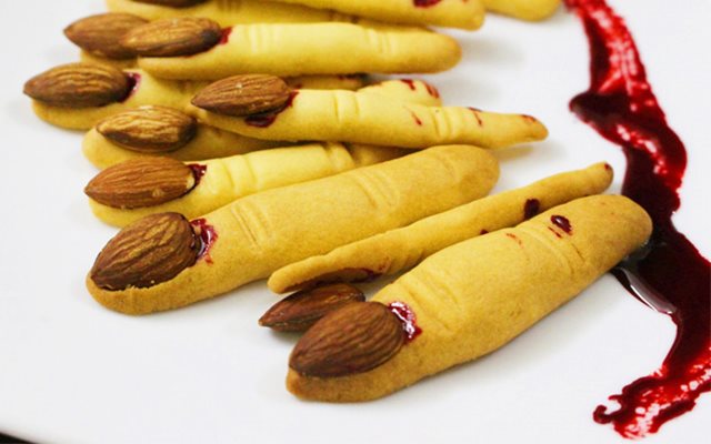 Bánh Quy Ngón Tay Phù Thủy Cho Halloween
