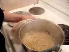 Luộc sơ gia đỗ trong 2 phút.