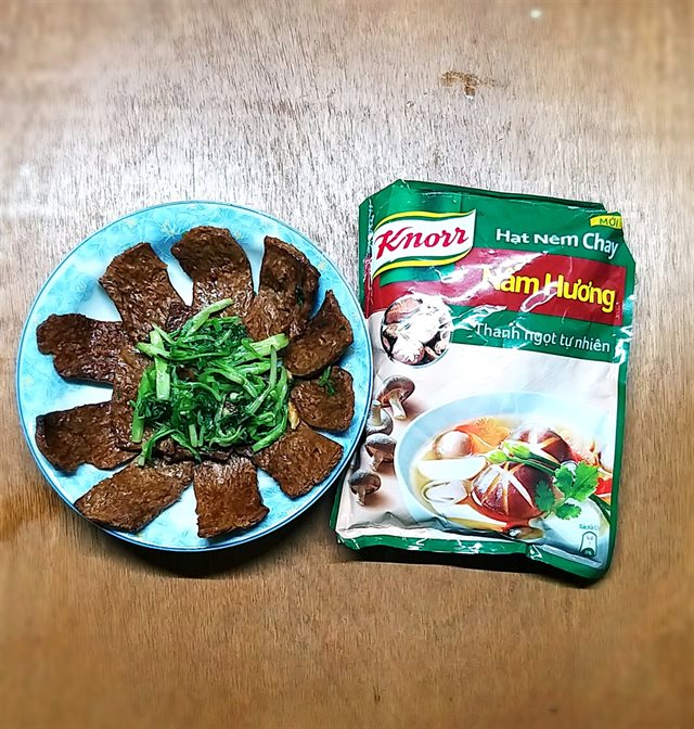 Bò Lát Chay Xào Cần