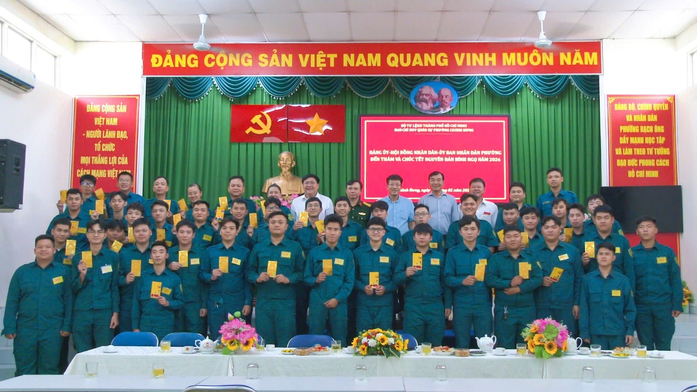 Lãnh đạo phường chăm lo tết cho các đơn vị phục vụ và đào tạo tết Bính Ngọ năm 2026