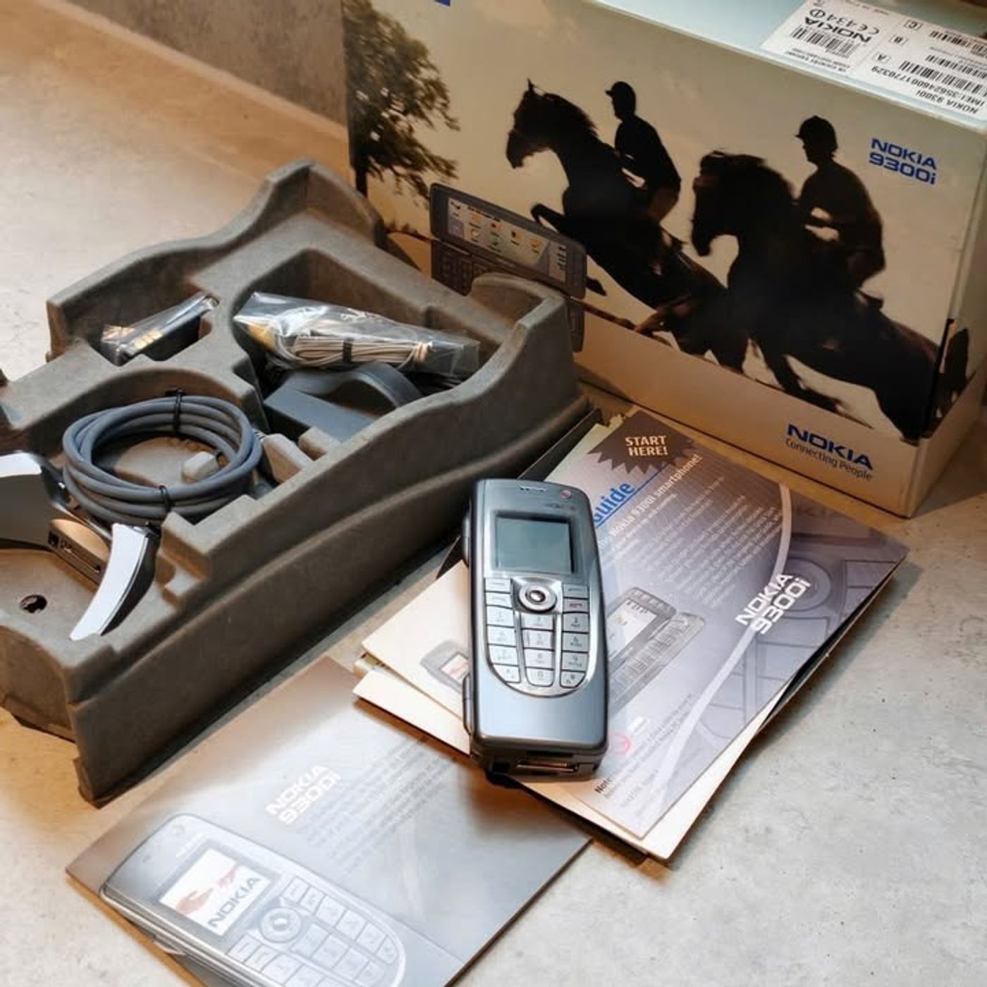 Nokia 9300 Communicator New 100% hiếm gặp xuất hiện trên thị trường sưu tầm