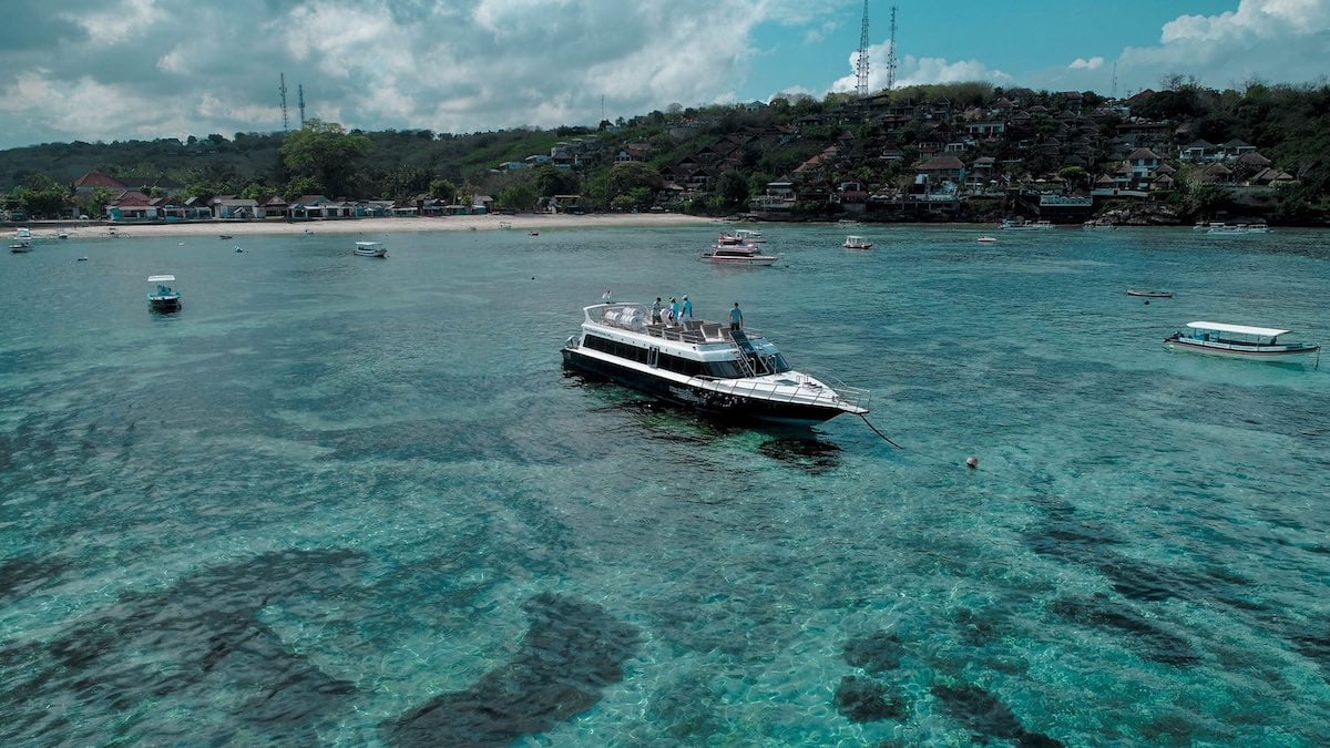 Gili island port. Gili trawangan traveller, Trawangan night market, snorkel dive gili trawangan, eco travel gili trawangan, How to go gili trawangan. CarbonEthics Indonesia
