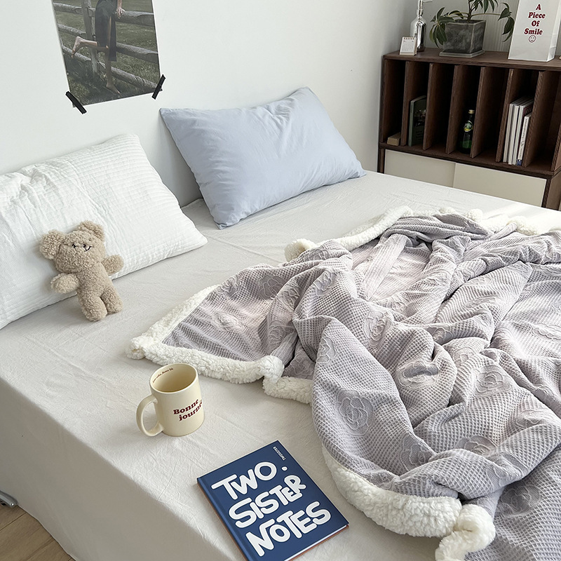 Double-sided cuddly blanket, milk fiber fleece and lamb fleece imitation