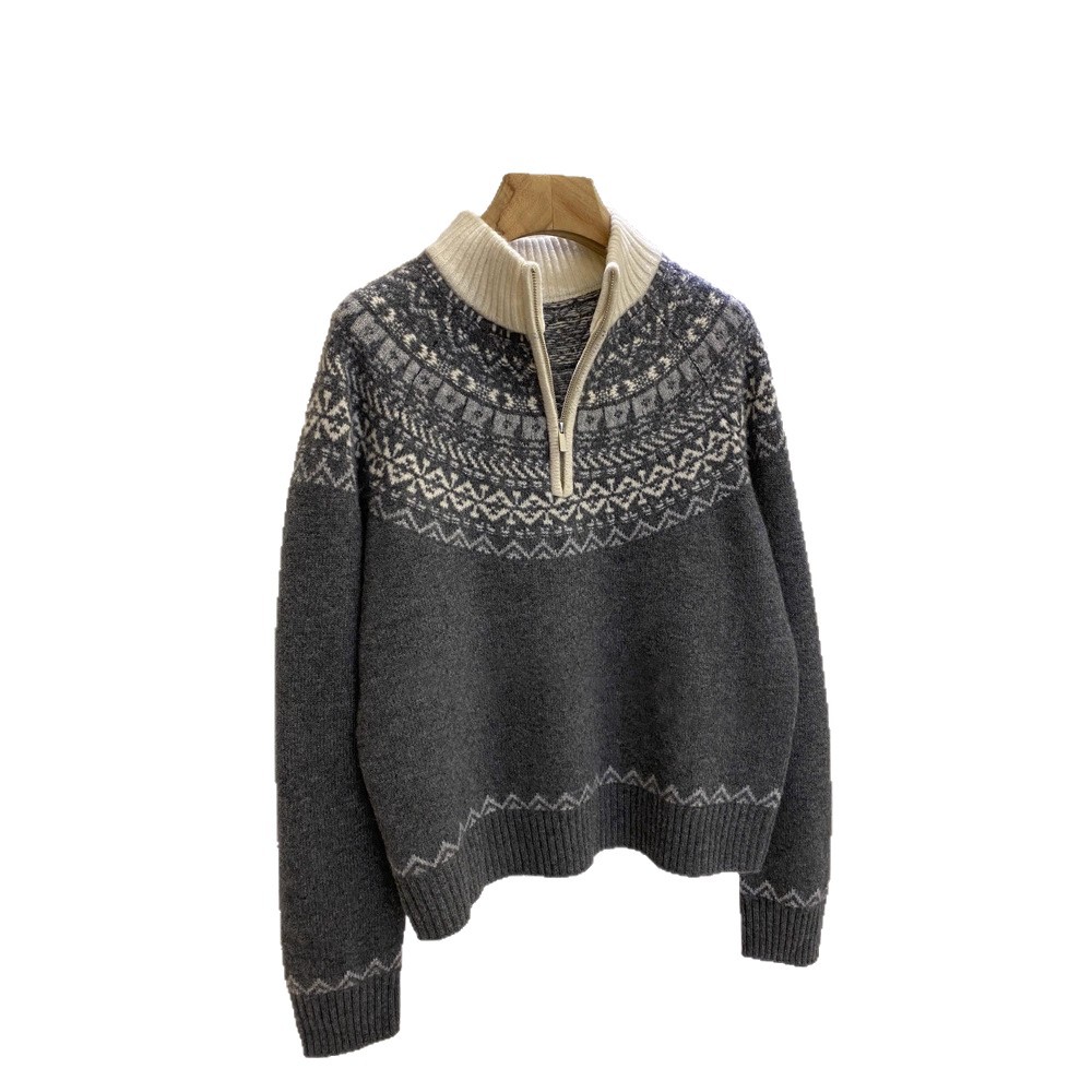 Women's knitted sweater with zipper and jacquard pattern
